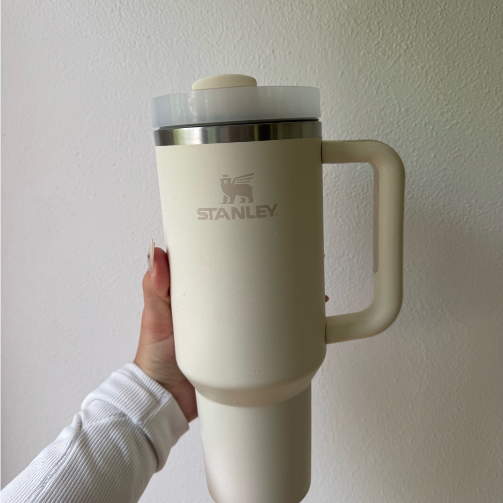 Stanley Off-White 40oz Travel bottle